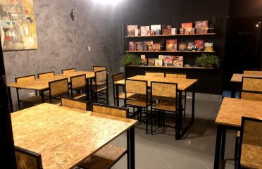 Covil Game Bar - Jogos de tabuleiro, comida boa e coisas geek? Só